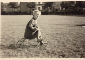 Niels at his tricycle ©Gunner Johansen