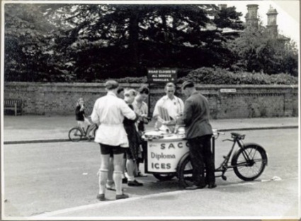 A stop outside London on bicycles 1946
