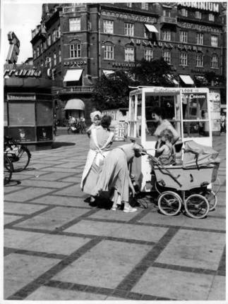 A the town Hall sq, in Copenhagen in the beginning of the 1950s