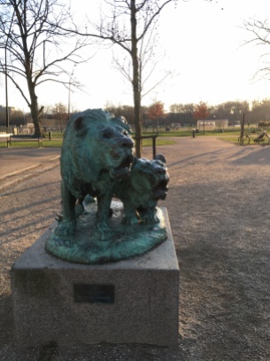 A sculpture of two lions in a Copenhagen park
